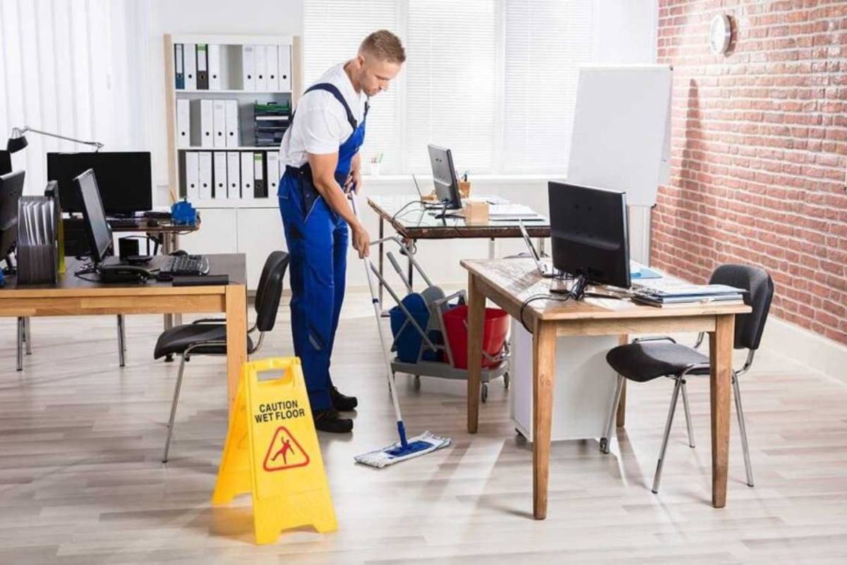 Ce include serviciul: